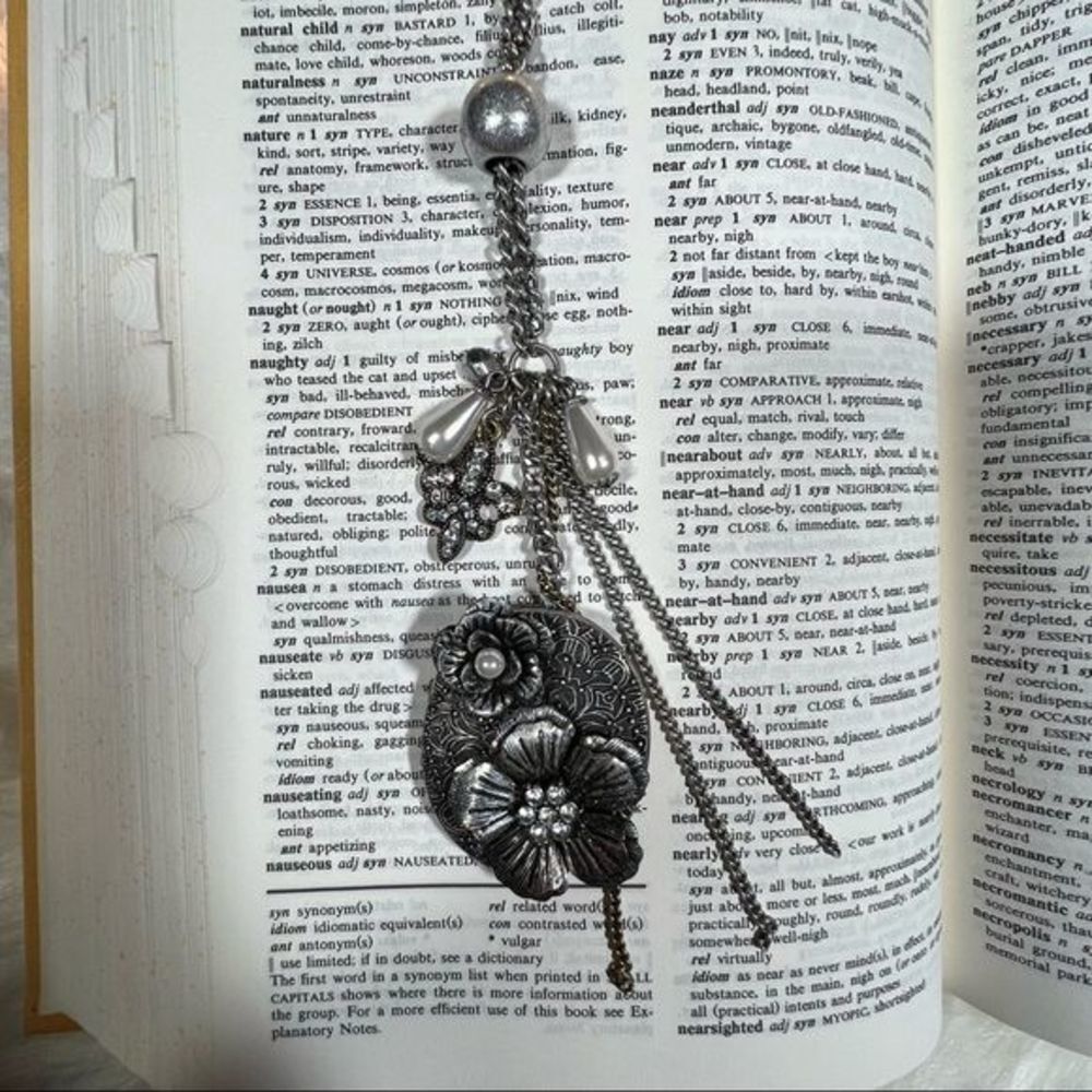 Long Vintage Distressed Metal Flower Picture Locket - Picture 6 of 9